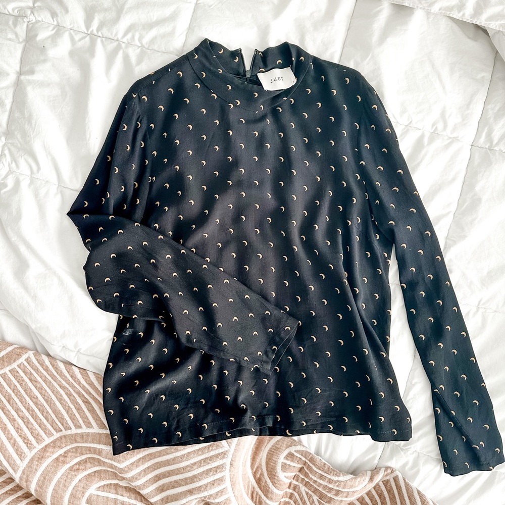 Boutique Mini Moon Mock Neck Cassia Blouse (Size Small)